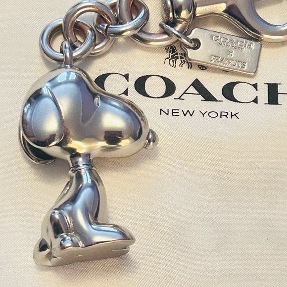 Coach x Peanuts Snoopy Keychain/ Bag Charm - Picture 10 of 16